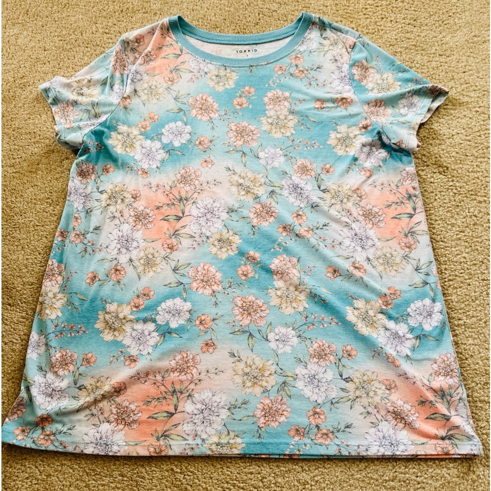 SALE $10 Summer Floral Tee